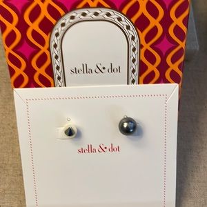 Stella & Dot Deja Vu Pearl Studs